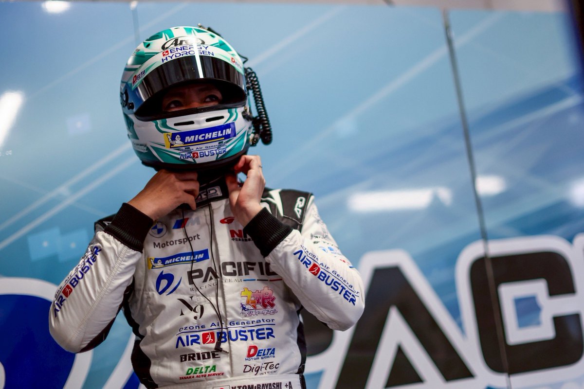 SUPERGT 第2戦 富士 さすがのGW 予選日からたくさんのお客さん