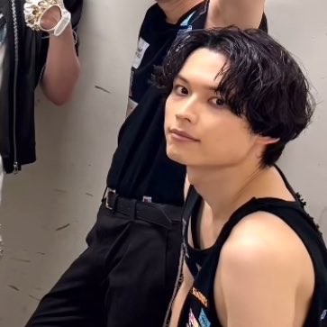 __lOv_h99's tweet photo. 数億年ぶりの王道デコ出しヘア×二の腕丸出しタンクトップ、助けて_______________ https://t.co/21NQxicl7d