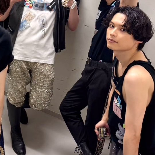__lOv_h99's tweet photo. 数億年ぶりの王道デコ出しヘア×二の腕丸出しタンクトップ、助けて_______________ https://t.co/21NQxicl7d