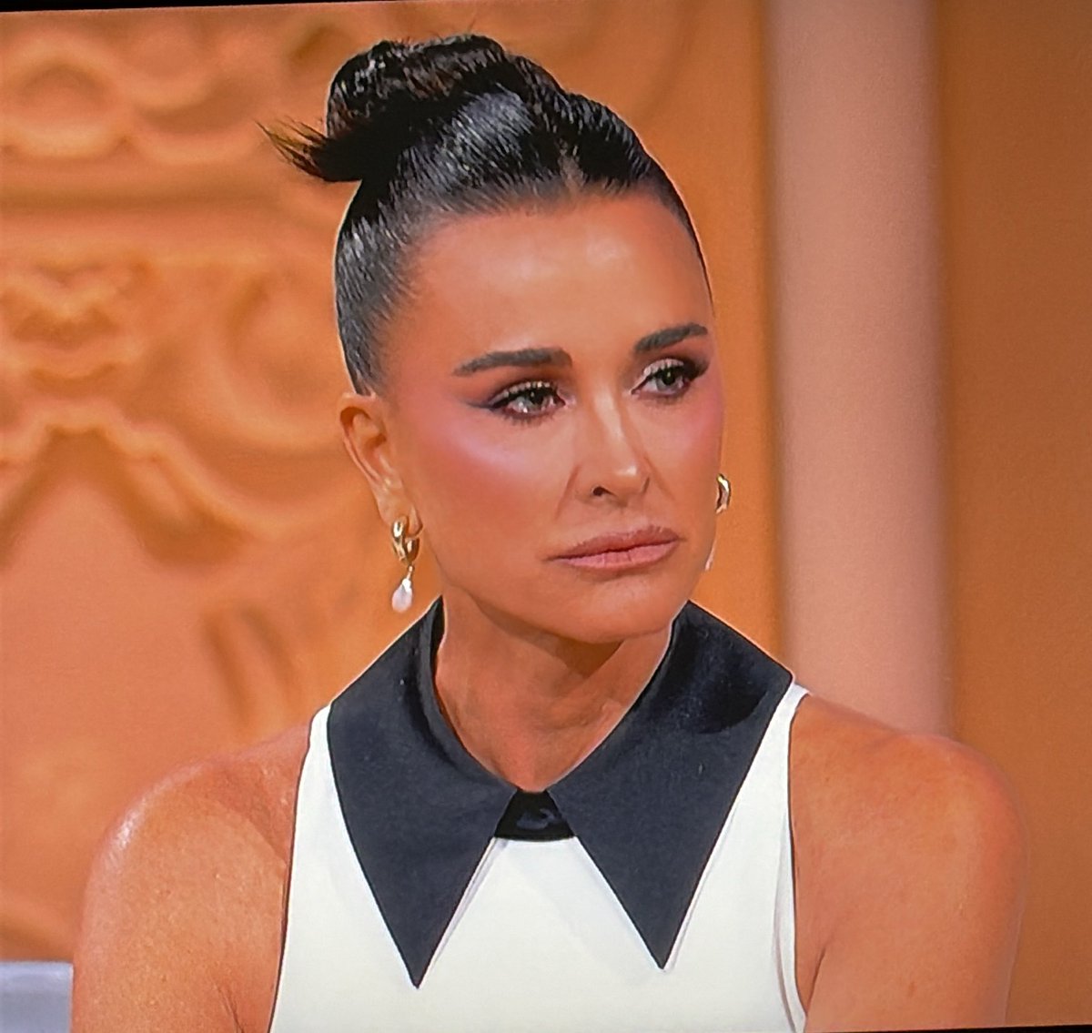 Adrienne Leigh tweet media