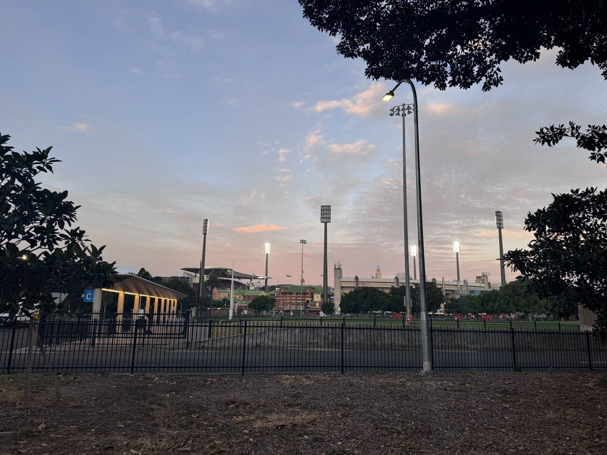 DadRebooted's tweet photo. Bondi to Coogee walk… stunning.

Decided to walk it back as well.
3h 25 later… this wasn’t a walk, it was a poor life choice. https://t.co/neEtcAfi9f