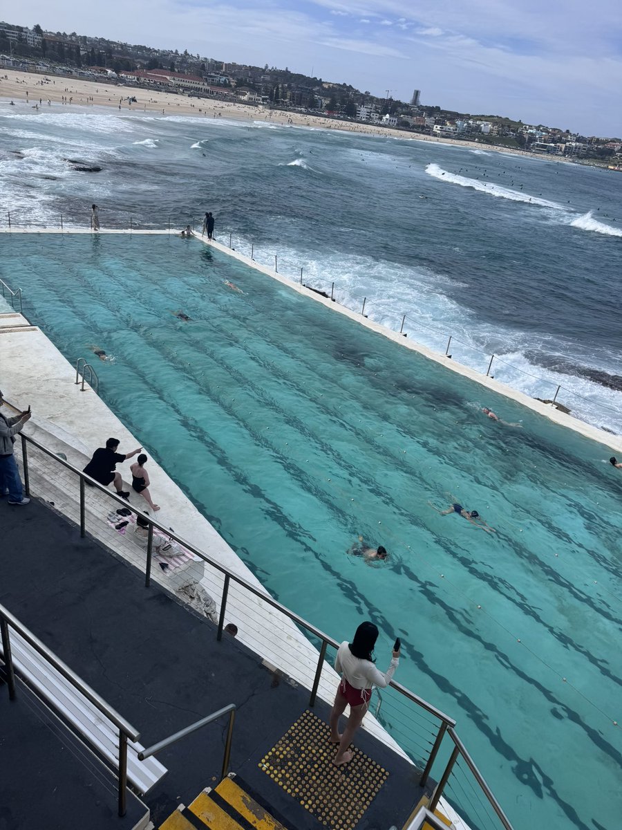 DadRebooted's tweet photo. Bondi to Coogee walk… stunning.

Decided to walk it back as well.
3h 25 later… this wasn’t a walk, it was a poor life choice. https://t.co/neEtcAfi9f