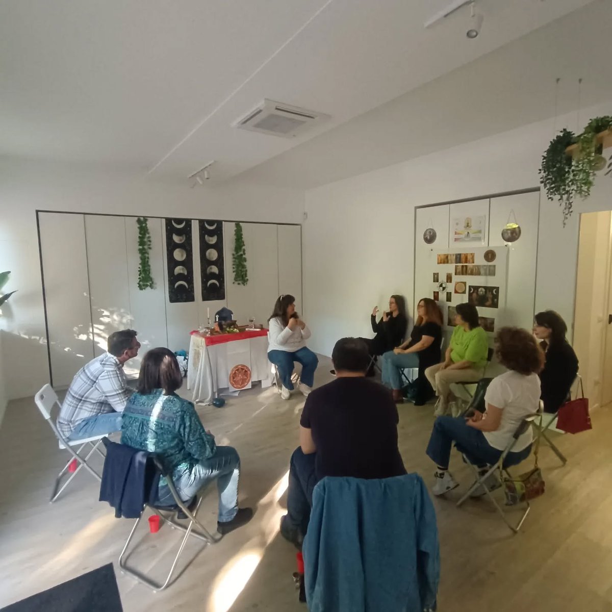 ITALUS_forum's tweet photo. Ringraziamo di cuore tutti i presenti per aver partecipato alla Celebrazione di Calendimaggio/Beltane. 
Che l’energia luminosa e vitale di questo giorno accompagni le nostre vite, portando crescita, armonia e rinnovamento.
Ogni bene..
.
.
#ItalusAssociazione #Beltane #Wicca https://t.co/2pvpGp6M5K