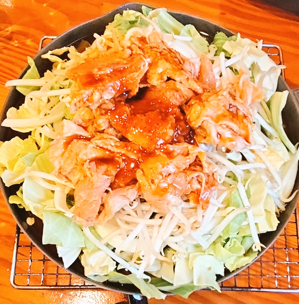 【旅行2日目】
朝から犬山城へ！
天守閣は大混雑で断念
周辺でいっぱい食べ歩きしてきた〜
午後は中津川に移動
付知峡と竜神の滝で自然を満喫！
夕食は岐阜名物・鶏ちゃんをいただきました