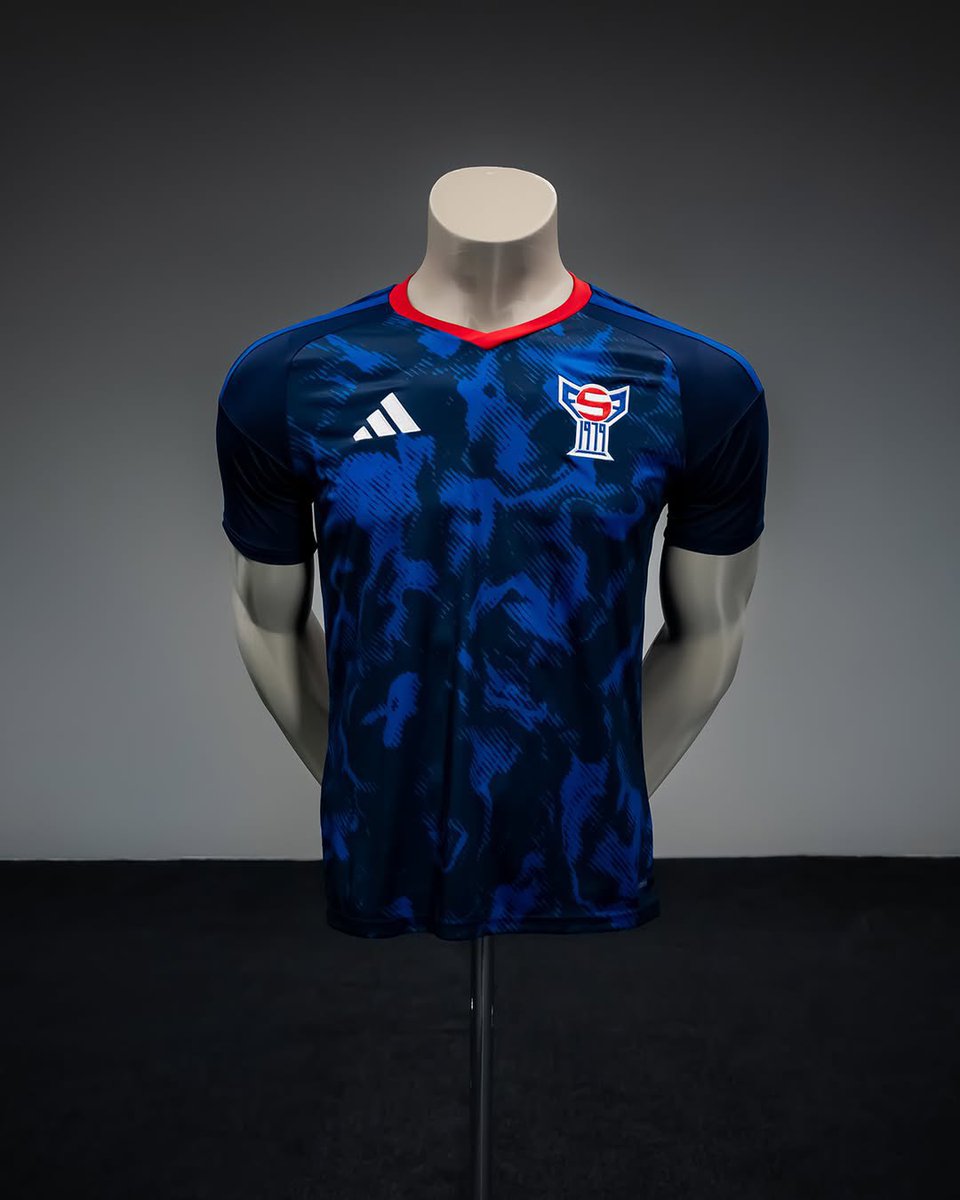 SECRETBALL_MB's tweet image. Koszulki Wysp Owczych wydane przez Program Wsparcia Sprzętu UEFA. 

Program ten dostarcza i zapewnia darmowe stroje meczowe i treningowe mniejszym federacjom narodowym.

Co sądzicie o tych trykotach?

#Europa #UEFA #Secretball