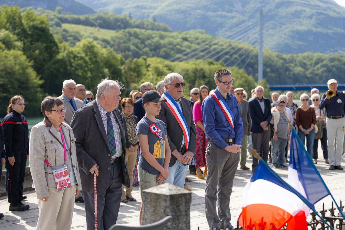 FlorianZuccalli's tweet photo. [CÉRÉMONIE] 🇫🇷 Dimanche 26 avril, nous nous sommes réunis à l’occasion de la Journée nationale du souvenir des victimes et héros de la Déportation, lors d’une cérémonie commune aux deux Seyssel, rive droite https://t.co/Md7Lto7My5