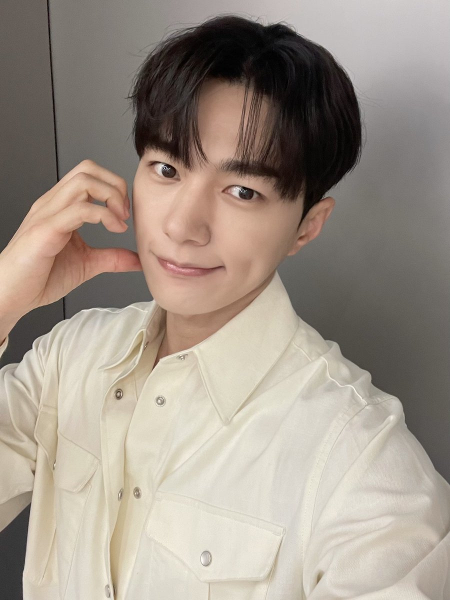 KIM MYUNGSOO(L) tweet media