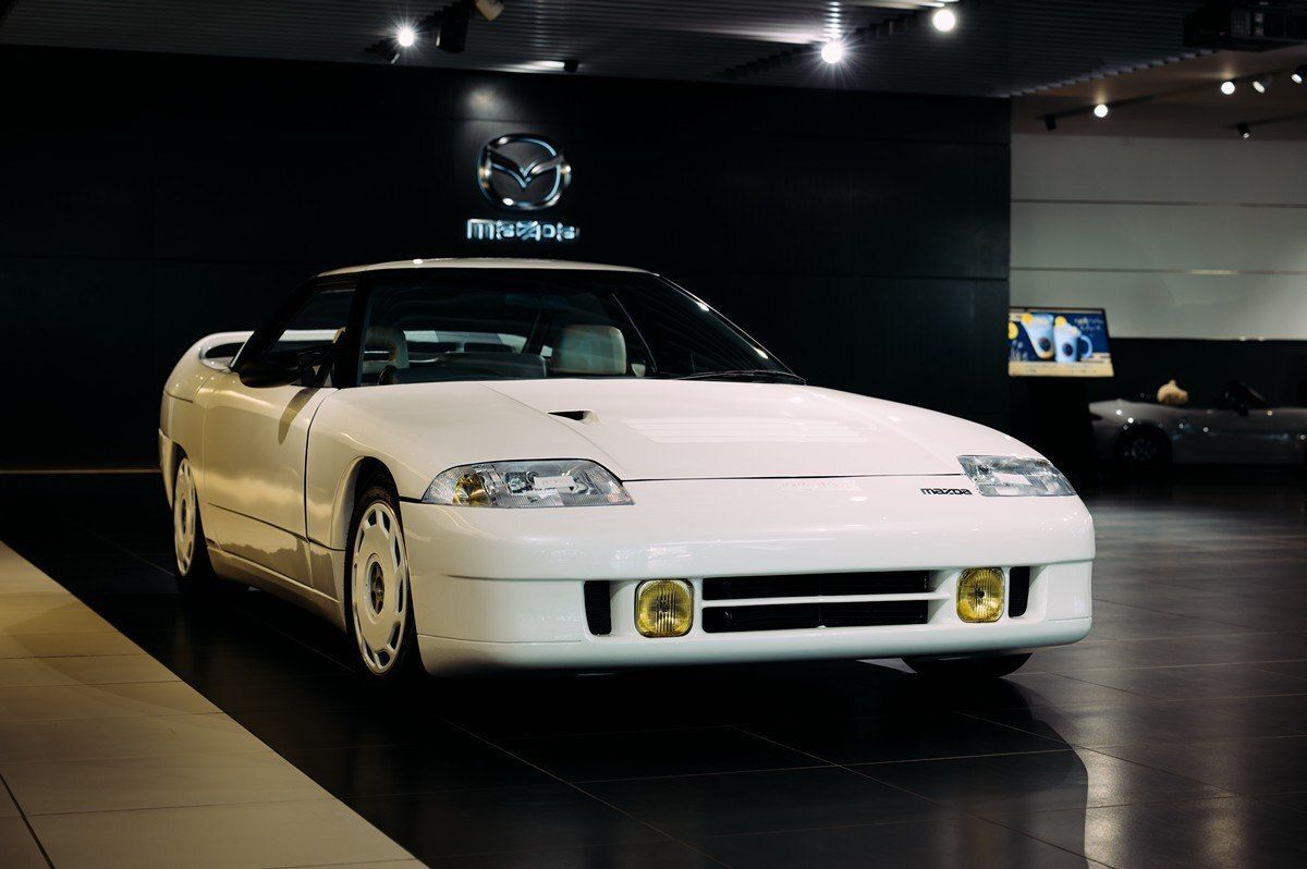 Retromania4ever's tweet image. 🇯🇵⛩️ 1985 #Mazda MX-03 #concept car.
It features a 3-rotor #rotary engine producing 320 hp.
The car is equipped with full-time 4-wheel drive and 4-wheel steering.  It has a theoretical top speed of 180 mph and can reach 60 mph in 4.7 sec.
