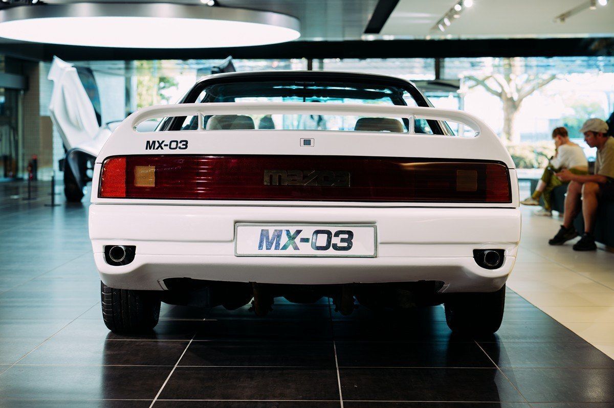 Retromania4ever's tweet image. 🇯🇵⛩️ 1985 #Mazda MX-03 #concept car.
It features a 3-rotor #rotary engine producing 320 hp.
The car is equipped with full-time 4-wheel drive and 4-wheel steering.  It has a theoretical top speed of 180 mph and can reach 60 mph in 4.7 sec.