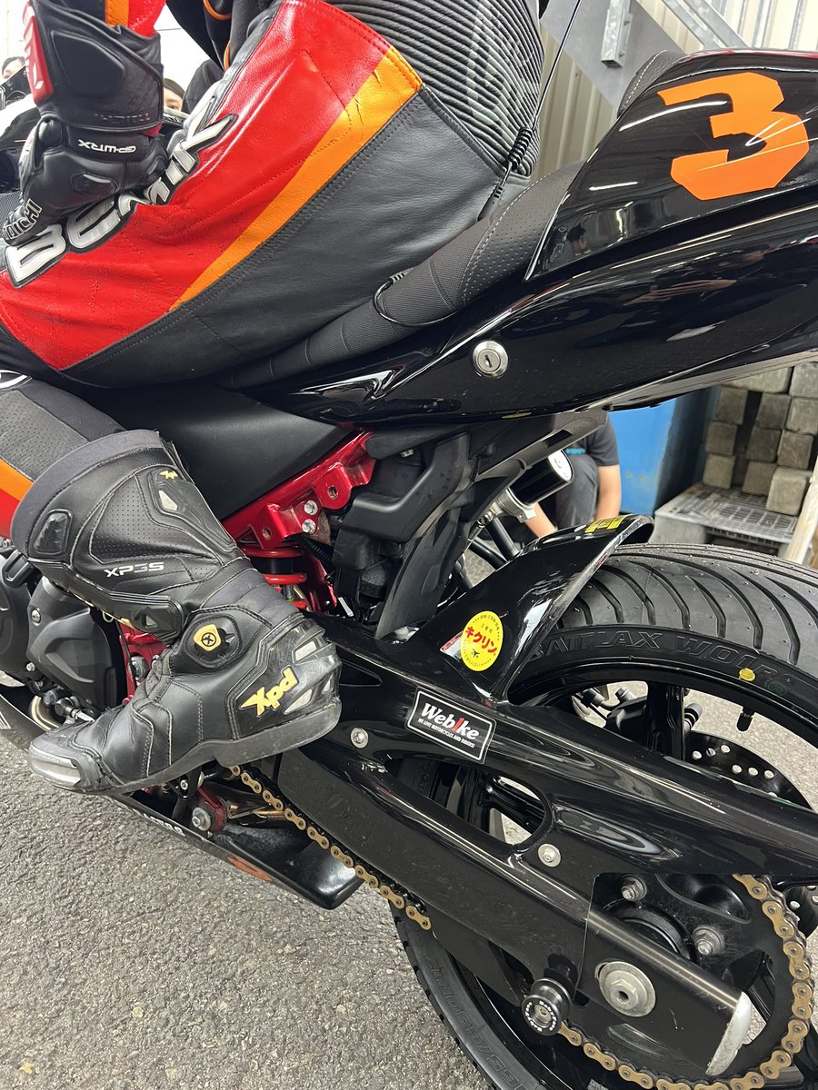 fukk1100's tweet photo. 本気なSV。
ジムカーナもサーキットもツーリングにも最強なバイクと再確認。
乗り手もまた上手かった笑
優勝おめでとうございます。
#鉄馬 #sv650 https://t.co/DOmj2QBhjz