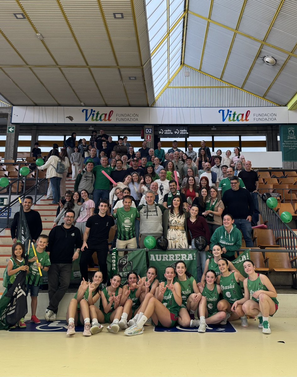 Araski's tweet photo. ¡𝗖𝗔𝗠𝗣𝗘𝗢𝗡𝗔𝗦 𝗗𝗘 𝗟𝗜𝗚𝗔! 🏆

Comeplastic Araski gana a Lagun Basket para llevarse el título 🤩

Próxima parada: Juegos Escolares de Euskadi 🔜

#ElLatidodeMendi #MendikoTaupada https://t.co/MS7OXj5reo