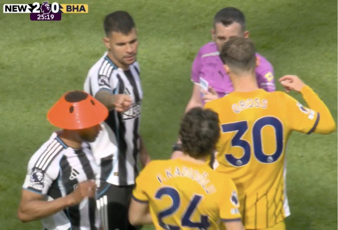 Premier League Out Of Context tweet media