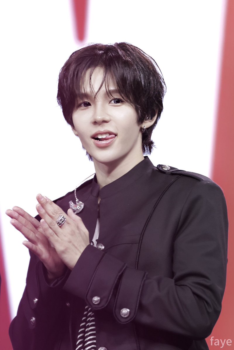 페이 tweet media