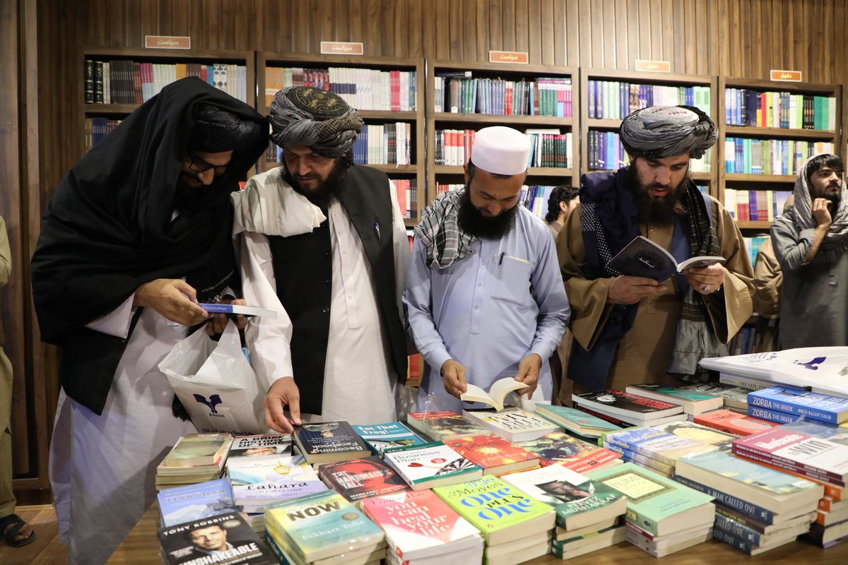 Aksos Book Store tweet media