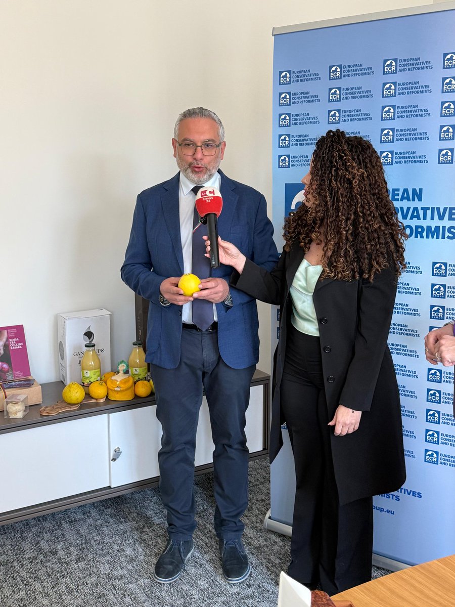 DenisNesci's tweet image. La Calabria è presente a Bruxelles. 🇪🇺

Portiamo al centro dell’Europa una visione chiara per il Mezzogiorno.

Vi lascio il link: lacnews24.it/video/politica…

#Calabria #Europa #Mezzogiorno #Sviluppo #Innovazione