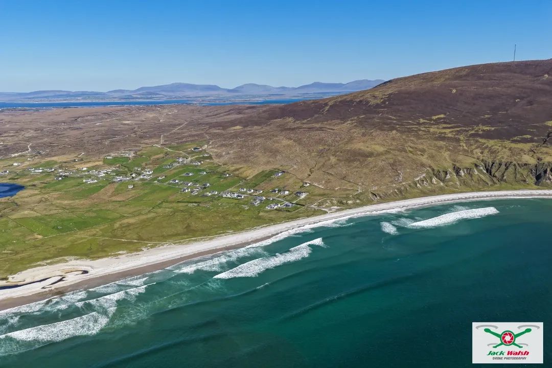 ThisIsIreland3's tweet image. Stunning Keel Beach, in Achill Island 🏖️🌊

📍County Mayo-Éire 🇮🇪 

📸 Jack Walsh Drone Photography 

#Ireland #Keelbeach #Achill #Mayo #Achillisland