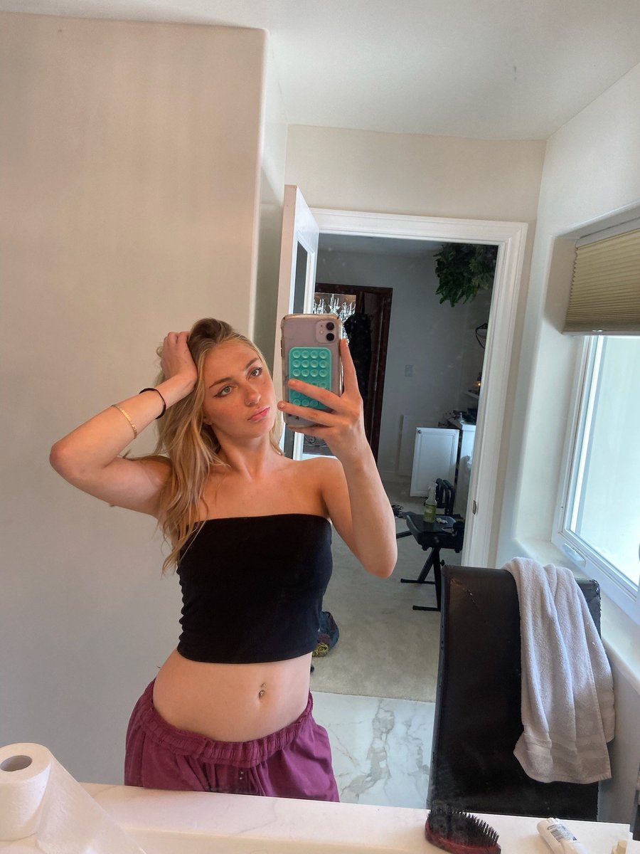 chloe tweet media