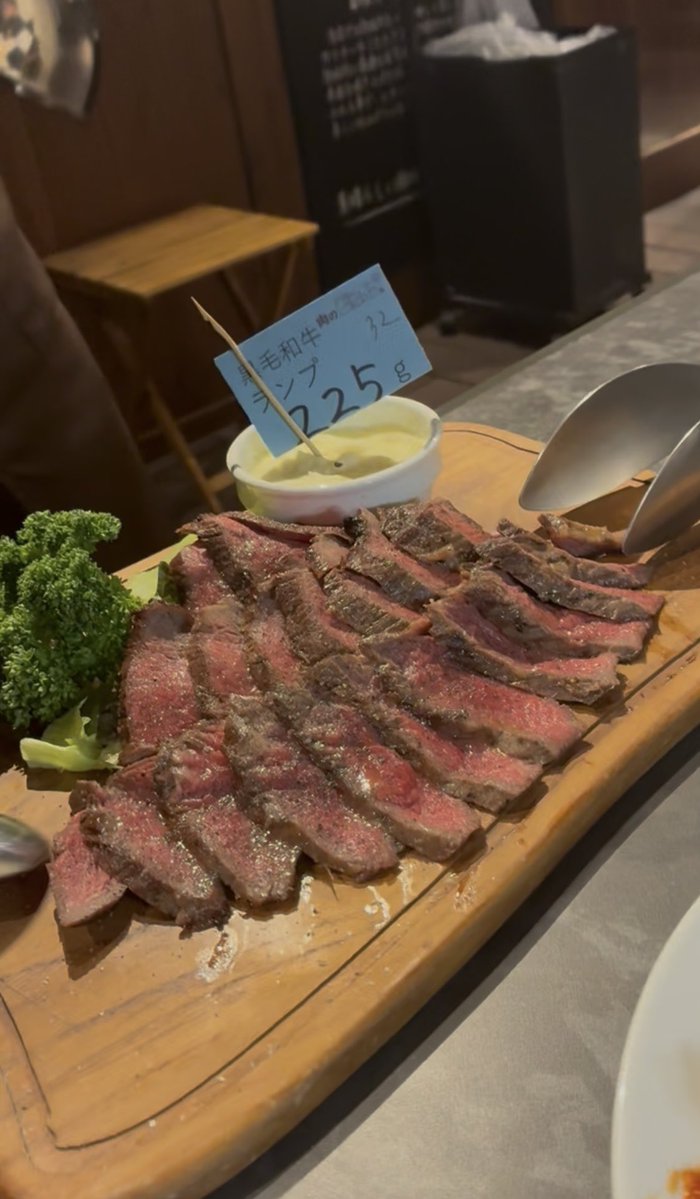 toshitoshi2425's tweet image. 初打ちGODで疲れ果てたので😅栄養補給🍖🍖🍖#初打ち #GOD #疲れ果てた #栄養補給 #肉肉肉 #乾杯 #元競輪選手 #博徒 #byろくでなし