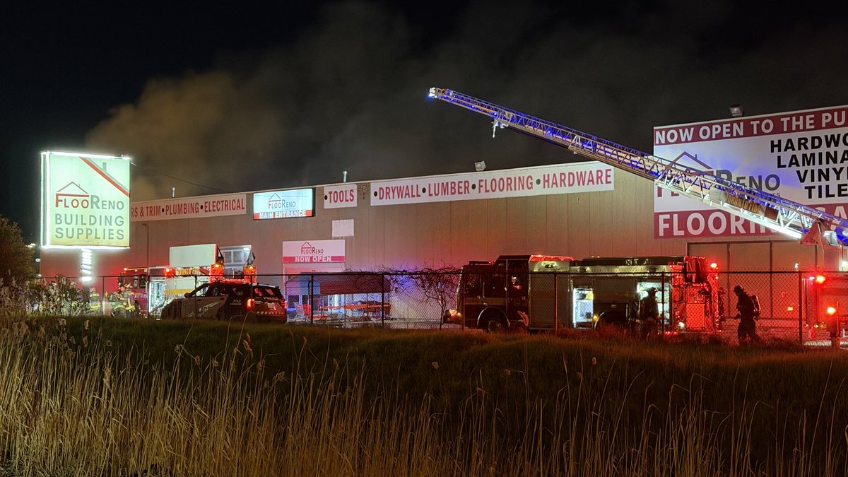 JCEPhoto's tweet image. Two 2nd Alarm Fires just half an hour apart in 2 different Flooreno Building Supplies locations in both #Mississauga &amp;amp; #Toronto overnight. Both fires were deliberately set. @Toronto_Fire &amp;amp; @MississaugaFES crews arrived to the 2 separate locations with large working fires.