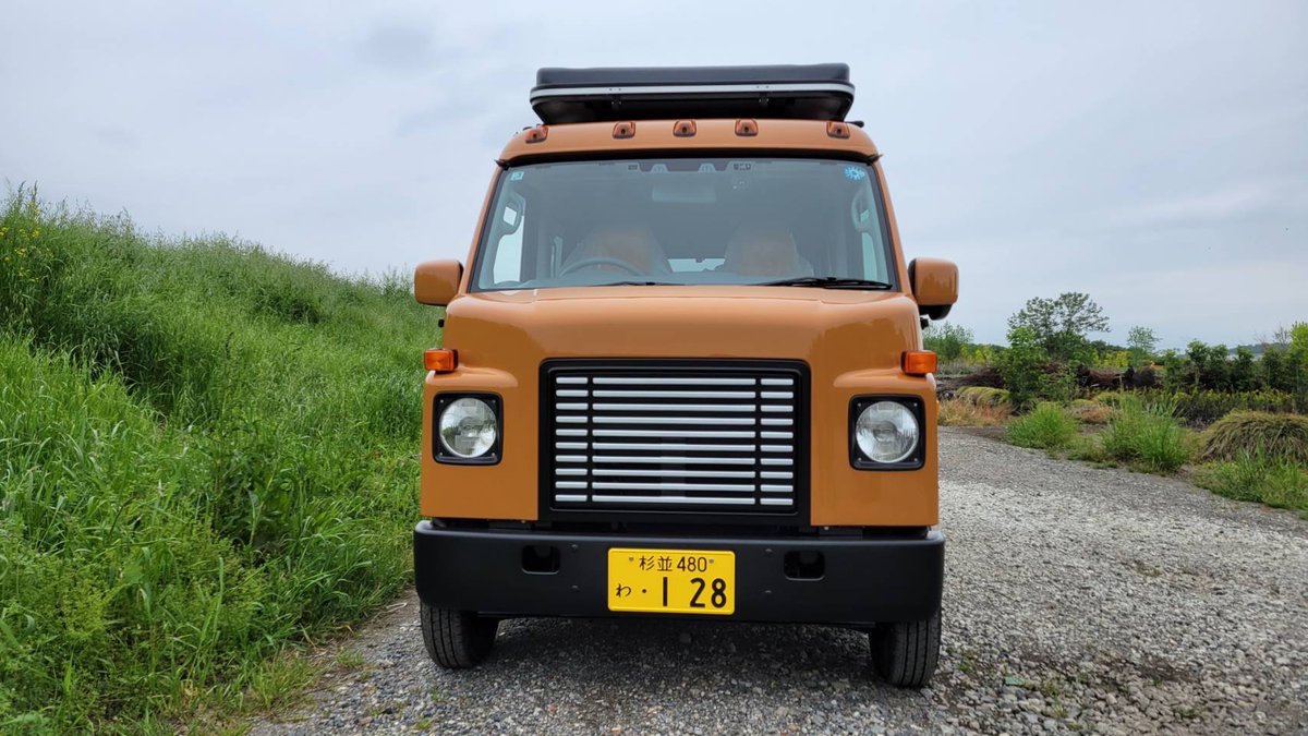 OfficeAms's tweet photo. こんにちは。アムズレンタカー松葉杖明子です。
ブギーライダー3号、新車が完成しました。明るい茶色キャメル色です。三角ルーフテント付き、車中泊4人OK！行楽シーズンアムズレンタカーどうぞよろしくお願い致します！
#松本明子のレンタカー#ブローカスタム#アソビバワークス https://t.co/IgwUf9AtQu
