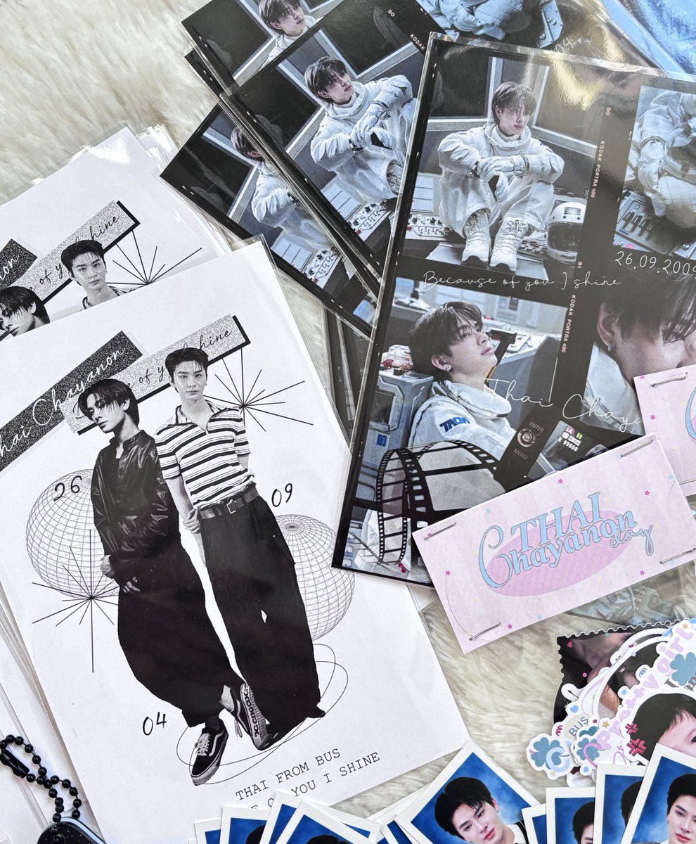 fonjaa21233's tweet photo. ⋆.˚✮ Giveaway of Olympop 2026 🚌🎧✮˚.⋆ 
 ────୨ৎ────
♡ Stickers UV DTF   50 pcs  ♡  Special sticker 15 pcs (มีโปสการ์ดจากคอนวันครบรอบอยู่นิดนึงคับ)

🗓️ May 09, 2026
📌 ศูนย์ประชุมแห่งชาติสิริกิติ์
⏰ TBA
#OLYMPOP2026 #THAIchayanon 
#ตลาดนัดBUS #BUSbecauseofyouishine https://t.co/rZOM4u0uhJ