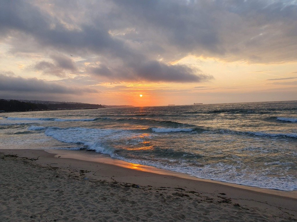 RJonTourUK's tweet image. Varna in Bulgaria has lovely beaches, an interesting centre, an impressive cathedral and many other things to see.  Find out about visiting on my #travelblog 

rjontour.com/varna-bulgaria/ #bulgaria #TravelTips