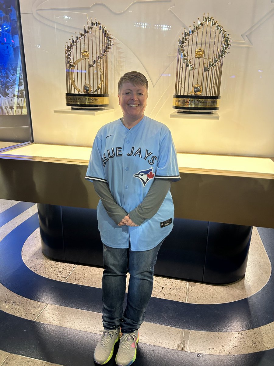 l.m.n. 🇨🇦 tweet media