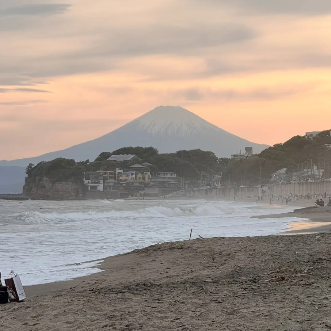 yuutaiwan's tweet photo. GWの旅。

海を見ながらビールを飲んで、夕日を待つ時間って本当に最高ですね😆
この感じ、わかる人にはわかりますよね！！！ https://t.co/2tBRjZAcCb