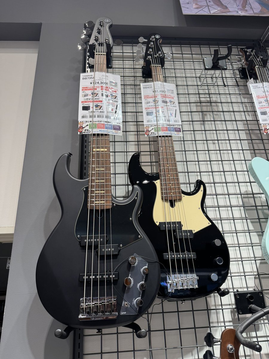 riding_canpman's tweet image. 今日は
ウィンドショッピング
堪能して、フラッと楽器屋にも
パトロールしてたら、カッコいいベースがあって、

センス無くてやめた音楽を
またやりたくなってきた、、

もうBAND組めるほどの
コミュ力無いのに、、、

笑っちまうぜ

#BAND
#BASS
#YAMAHA