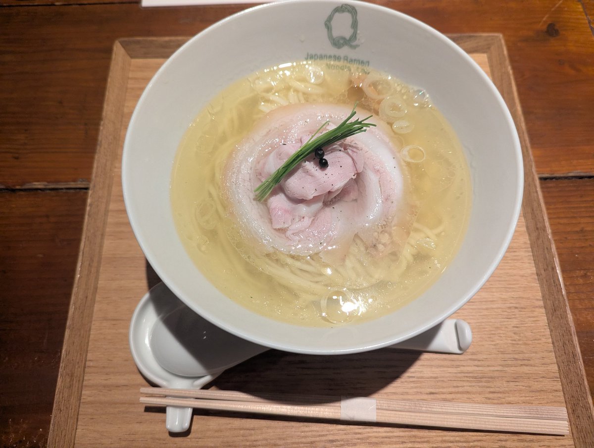 ra_men_87's tweet photo. Japanese Ramen Noodle Lab Q
営業終了前 最後に行けて良かった〜！
最初食べた頃の感想と変わらず本当に美味しい1杯でした！！ https://t.co/RgiT1fjEw4