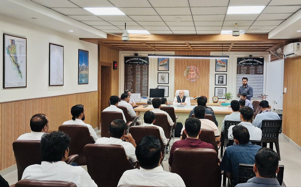DDEGBNagar's tweet image. Met in meeting with #1990 Batch IAS Deepak Kumar Sir Additional Chief Secretary UP
#1993 Batch IAS Alok Kumar Sir Additional Chief Secretary UP
#1997 Batch IAS Dr Shanmugam Sundaram Sir Principal Secretary UP Govt #inmeeting #bestmovment #late post