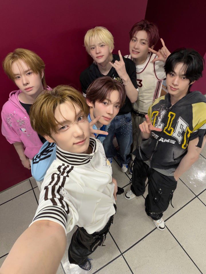 sunfloml's tweet photo. ⭐ RT DEALS FOR #TWS ⭐
KBS MUSIC BANK Pre-Vote

🎫 2,000 💙

Rules:
☑️ Repost &amp; like 📌 (@insellkvote)
☑️ 200 Repost &amp; like this tweet 
☑️ Proof at least 100 replies

⏳ended 24 hours

FOR SALE‼️
➡️ 4k 💙 : 16k / 1$
bonus every purchase https://t.co/k2szdtmw2h