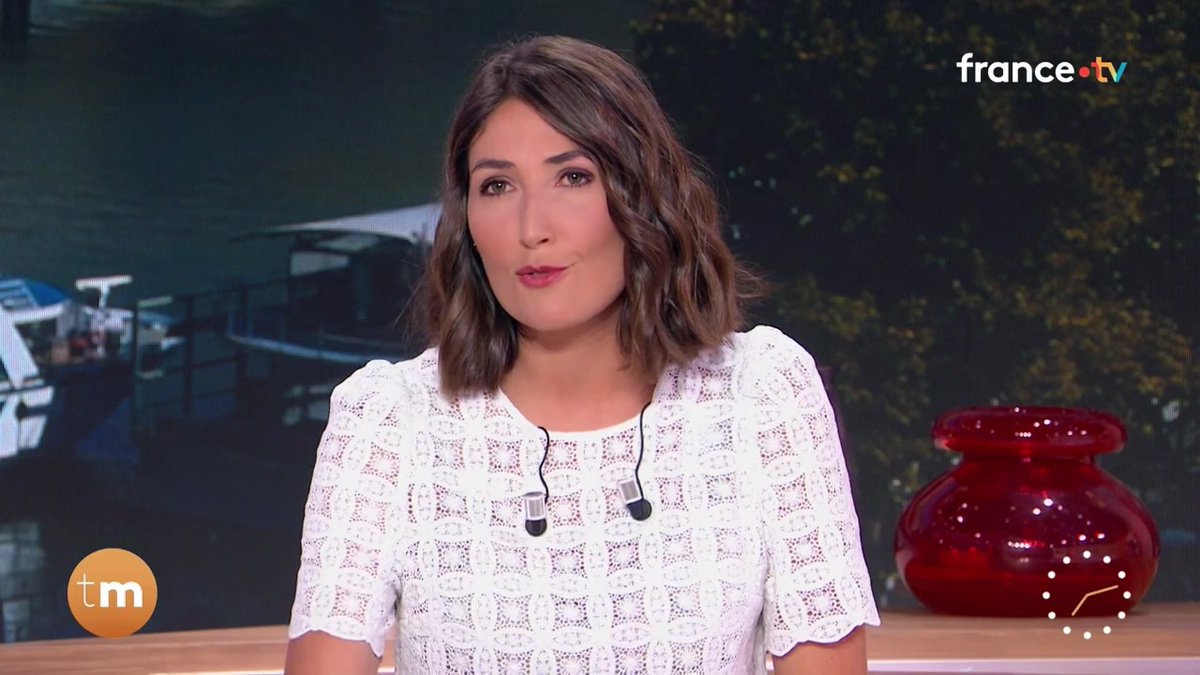 clem_garin's tweet photo. 🎆🤩 𝐅𝐫𝐚𝐧𝐜𝐞 𝟐 𝐜𝐚𝐫𝐭𝐨𝐧𝐧𝐞 𝐥𝐞 𝐬𝐚𝐦𝐞𝐝𝐢

Hier, France 2 est au sommet avec une journée record à 18,0% de pdA. La chaîne était première de France, largement devant TF1 (16,6%) et France 3 (11,1%).

Dans le détail, toute la grille du samedi est un succès, hormis le jeu @tlmasmad, seul flop sur toute la journée !

A côté de cela, #Télématin est au sommet, @agathelecaron, @BrunoGUILLONOff, @cyrilferaud, @SoniaChiro et @LeaSalame cartonnent !

#Le6hInfo : 137.000 (16,1%)
#Télématin : 673.000 (28,3%)
#BelEtBien : 458.000 (15,4%)

#ChacunSonTour : 454.000 (15,8%)
#ChacunSonTour : 1.016.000 (25,6%)
#TLMVPSP : 1.858.000 (25,2%)

#Le13Heures : 2.348.000 (23,4%)
#13h15LeSamedi : 2.034.000 (21,4%)

#AuBoutDeLEnquête : 1.079.000 (14,2%)
#AuBoutDeLEnquête : 807.000 (11,9%)

#RugbyMatch : 1.433.000 (20,5%

#TLMASMAD : 630.000 (7,2%)
#NOPLP : 1.475.000 (14,4%)
#NOPLP : 2.102.000 (17,4%)

#Le20Heures : 3.391.000 (22,9%)
#LesRencontresDuPapotin : 2.936.000 (19,3%)

#100Logique : 2.498.000 (16,6%)
#QuelleEpoque : 1.141.000 (22,3%)
#SimonColeman : 122.000 (7,7%)