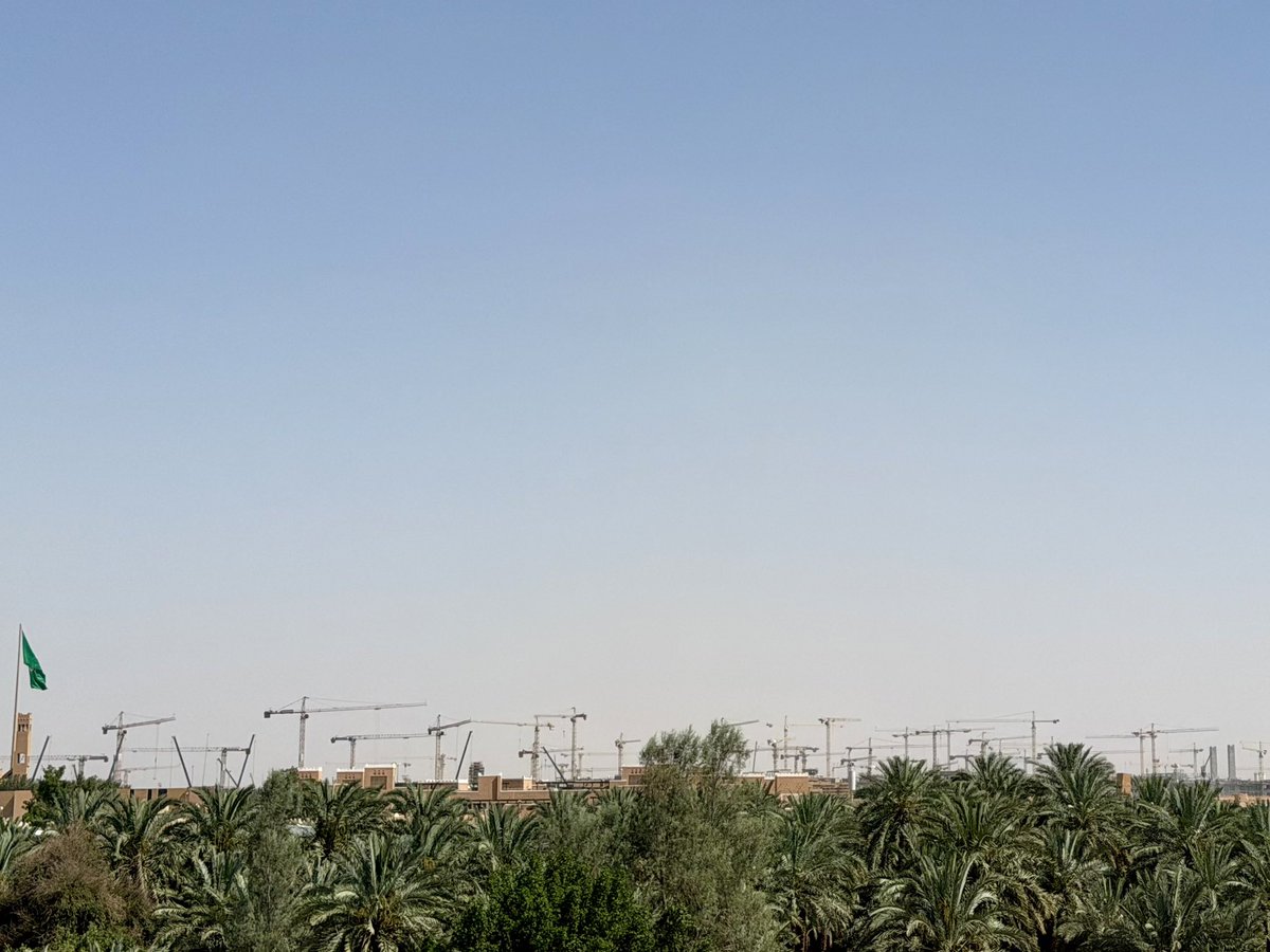 WyattBRoy's tweet image. They say cranes on the skyline are a barometer of economic development…. 

This is just one project in Riyadh 🏗️ 

@DiriyahCo #Vision2030 #SaudiVision2030