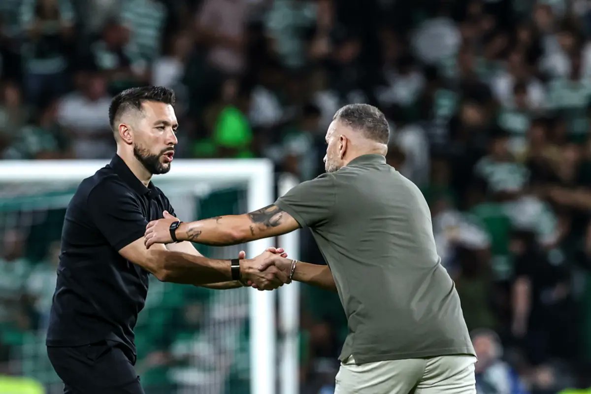 Rui Borges parabeniza o campeão: "Antes de mais, deixar aqui os parabéns ao FC Porto pela conquista do campeonato. É merecedor, porque acabaram por ser a equipa mais regular ao longo da época, por isso têm esse mérito de serem campeões nacionais."