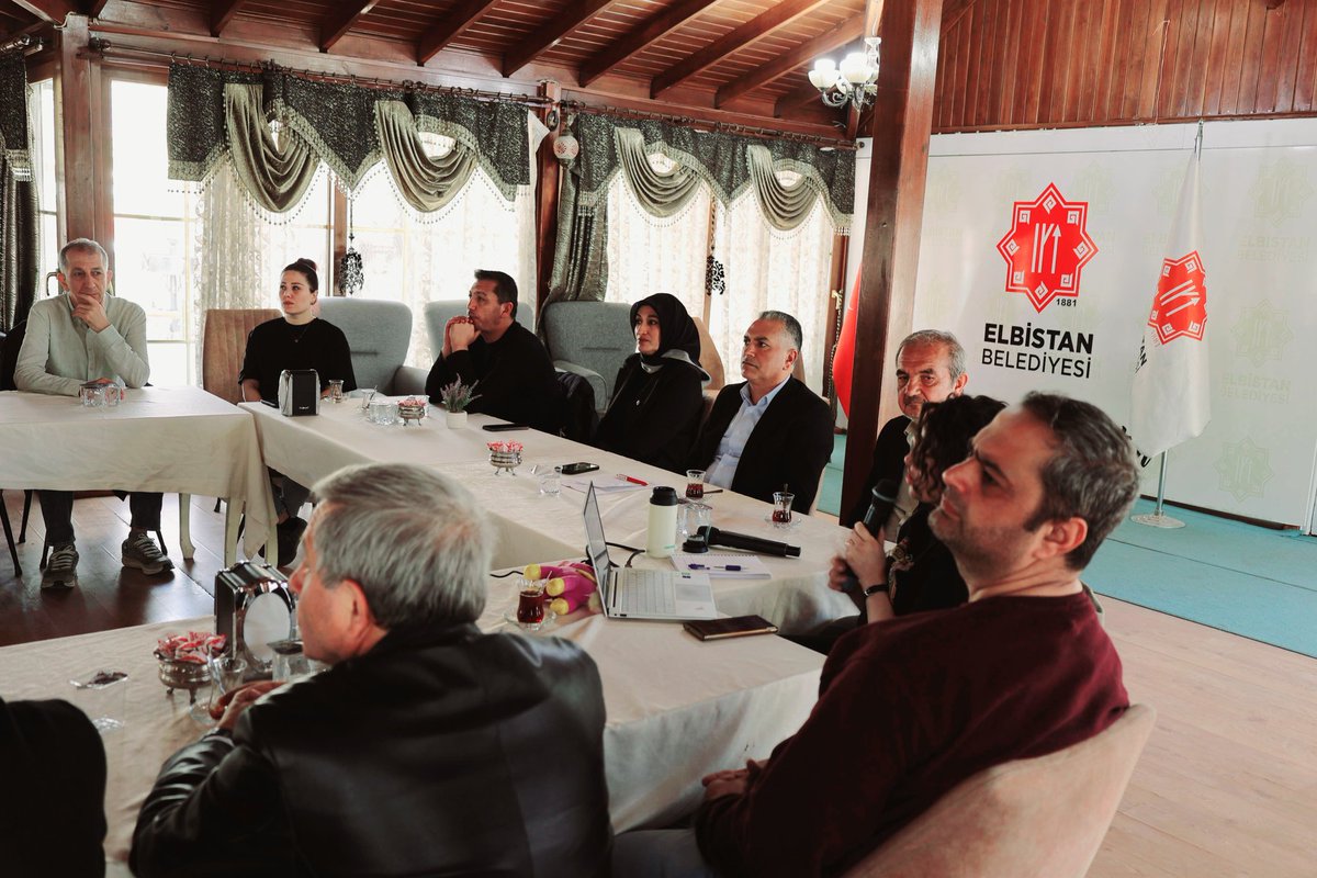 BKolektifi's tweet photo. BSK olarak Elbistan'da fosil yakıt karşıtı etkinliklere katıldık.

Görmeyen bilmez. Adı aynıdır ama Afşin Elbistan Ovasını yok eden 4 km arayla 2 termik santral vardır.  

Her biri Orhaneli Termik Santrali'nin 6 -7 katı büyüklükte ve bizdeki gibi filtresiz çalıştırılırlar. ++ https://t.co/2bellkejXo