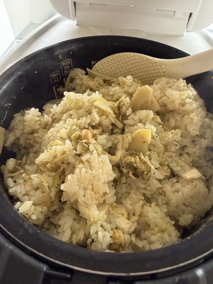 hijiki0303's tweet photo. 【帆立の稚貝と筍の炊き込みご飯】
炊きあがりましたました🍚

 #小料理ひじり https://t.co/EP0oBBsB55