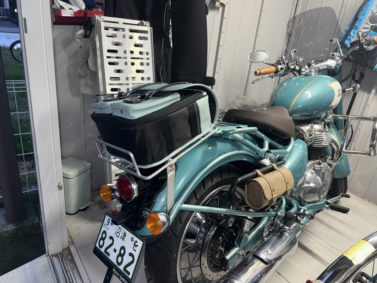 tomoochan1's tweet photo. classic650 に この前買った AMBOOT のバックを取り付けるべくキャリアを制作
とりあえず余ってる部材でこんな感じかなぁで試作
まあイメージと取り付け感は上々
どう？いい感じじゃない⁉️ https://t.co/l9o43RaVd7
