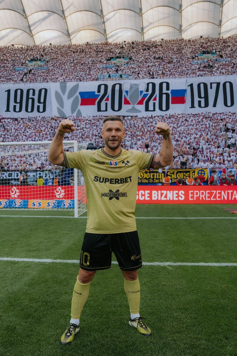Lukas-Podolski.com tweet media