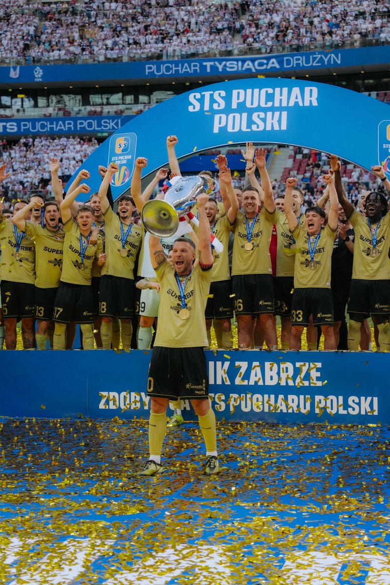 Lukas-Podolski.com tweet media