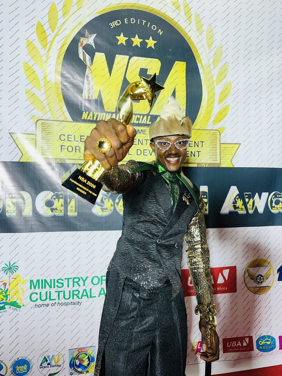 flasciousflash's tweet photo. Congratulations 🎊🎉🍾🎈 to my clothing brand @hismasterpiececollections for winning the best fashion creator of the year category at the #NSA award this year.

Thanks to you all for being part of this journey,our weight appreciations goes to NSA organizers for the acknowledgment https://t.co/JGehC4Thil
