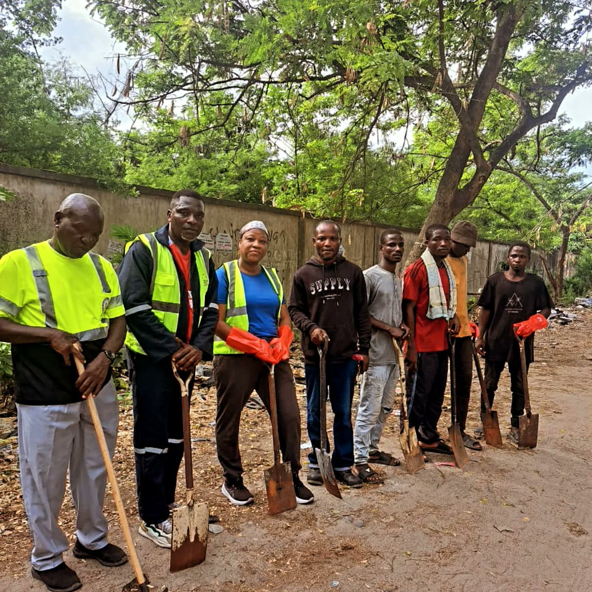 LekkiLersa's tweet photo. LERSA, ETI-OSA EAST LCDA, LAWMA, NURTW, COMMENCE ENVIRONMENTAL SANITATION AT AJAH UNDERBRIDGE AND CHEVRON DRIVE

https://t.co/Gw77kIDo4W https://t.co/CxV5nw1CgB