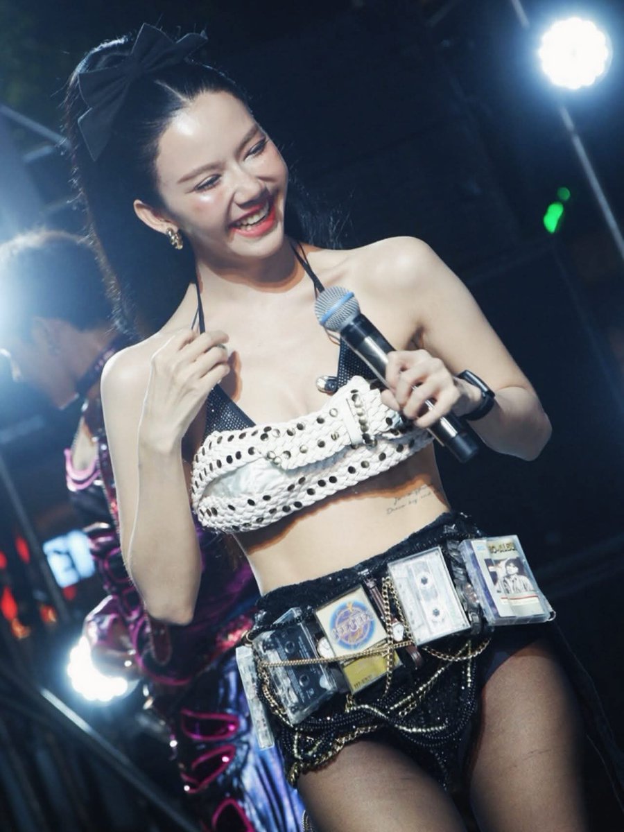 ผมไม่อยากขึ้นสวรรค์ผมไม่มีเพื่อนที่นั่นซักคน tweet media