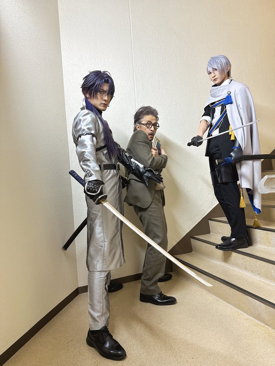 舞台『刀剣乱舞』十周年おめでとうございます

十という数字には必然的に縁を感じますね。
沢山の人の想いを紡いで、伝わってのこの数字だと思うので、これからもその内の一として届け見届けたいと思います。

#刀ステ 
#刀ステ十周年 
#刀剣乱舞