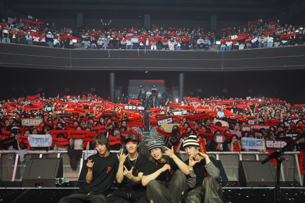 #DragonPony

2026 Dragon Pony (드래곤포니) Concert ‘RUN RUN RUN’ in SEOUL

무대와 객석의 마음이 맞닿았던 시간, 
오래 기억될 이틀이었습니다.

함께 뛰고 함께 즐겨주셔서 감사합니다 🏃

🎼 SET LIST

01. Zombie
02. Summerless Dream
03. Waste
04. STUPID
05. Earthquake
06. 리허설
07.