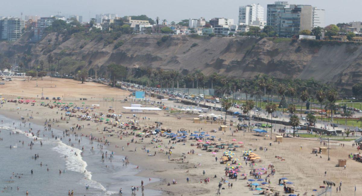 de_la90768's tweet image. Los extranjeros que llegan a #Lima suelen sorprenderse agradablemente de la amabilidad de sus habitantes, siempre dispuestos a prestar un servicio o a hacer un favor. No llama la atención por eso la tranquilidad con la que han vivido las circunstancias del reciente #proceso