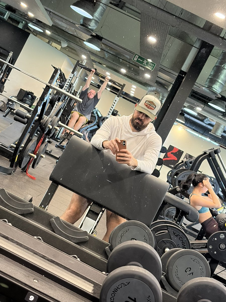 Consistency ! Feeling rough mentally today. Happy to get something in and try my best. 

#Gym #Workout