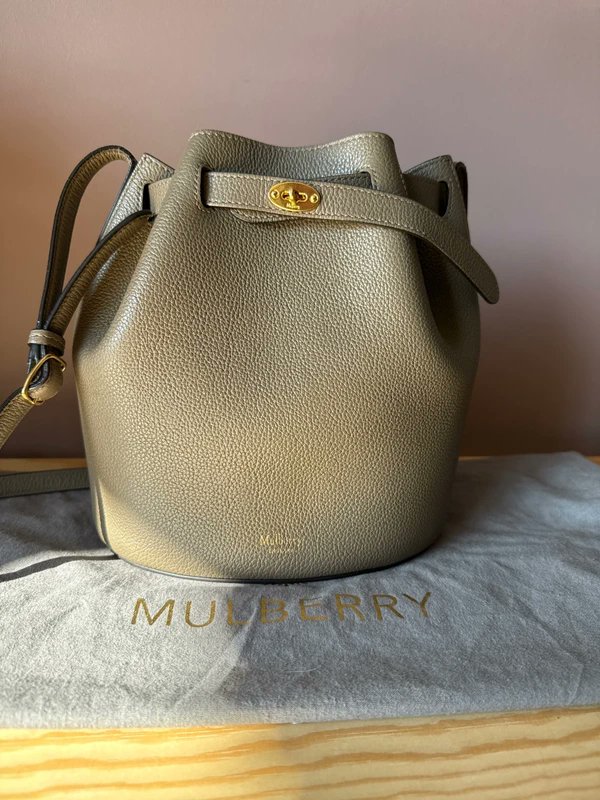 TiffanyJoyce05's tweet photo. After YEARS of hunting, I finally bagged my holy grail Mulberry Abbey Bucket Bag on Vinted!!! ๐ฅน๐โจ
Absolute steal of the century and Iโm completely obsessed ๐ @vinted
#Mulberry #VintedFind #VintedSteal #LuxuryBag #AbbeyBucket #BagGoals https://t.co/WodUTZHEIi