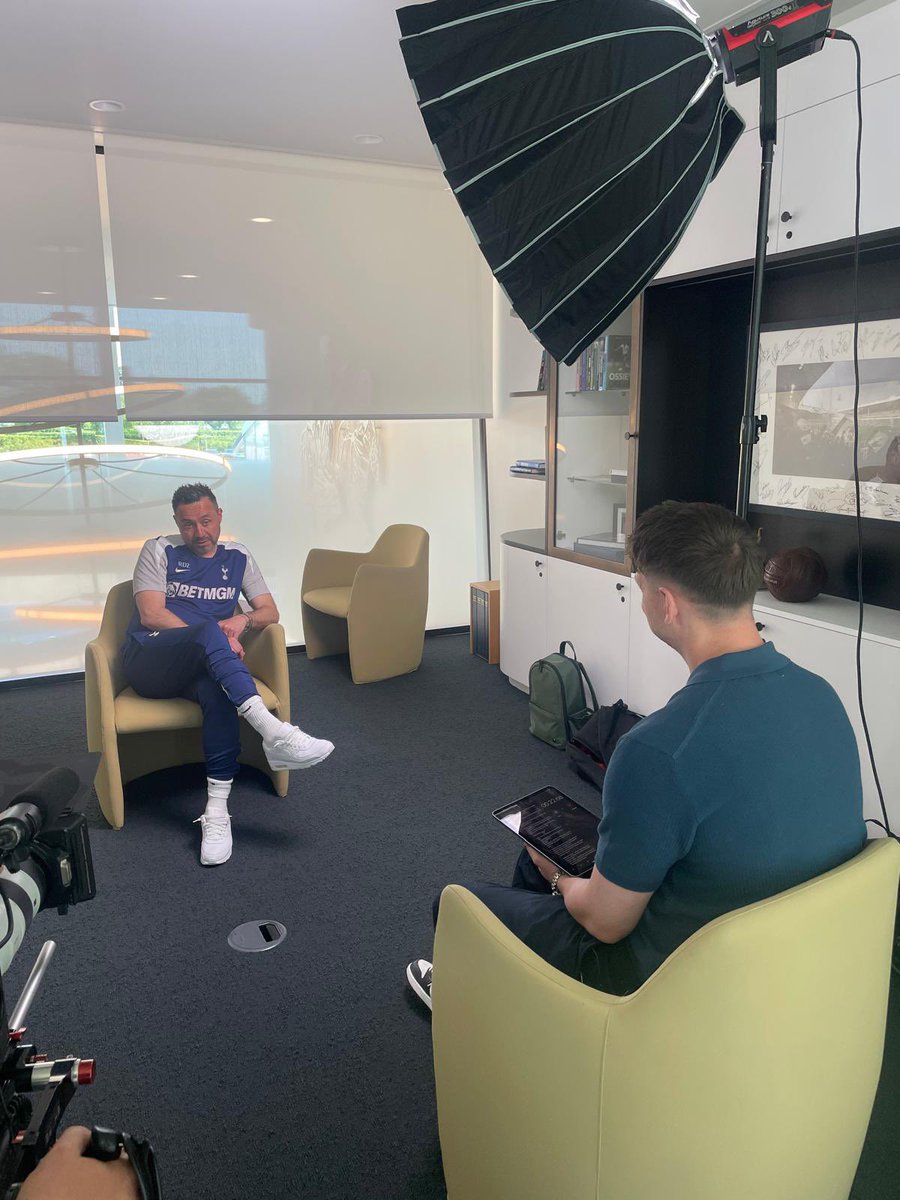 DannyJamieson's tweet image. Had the chance to sit down with Roberto De Zerbi and Conor Gallagher to see how the new manger has changed things at Spurs so far. 

Really good insight from both - it’ll feature on @footballontnt in the buildup to tonight’s game at Aston Villa
#thfc #coys