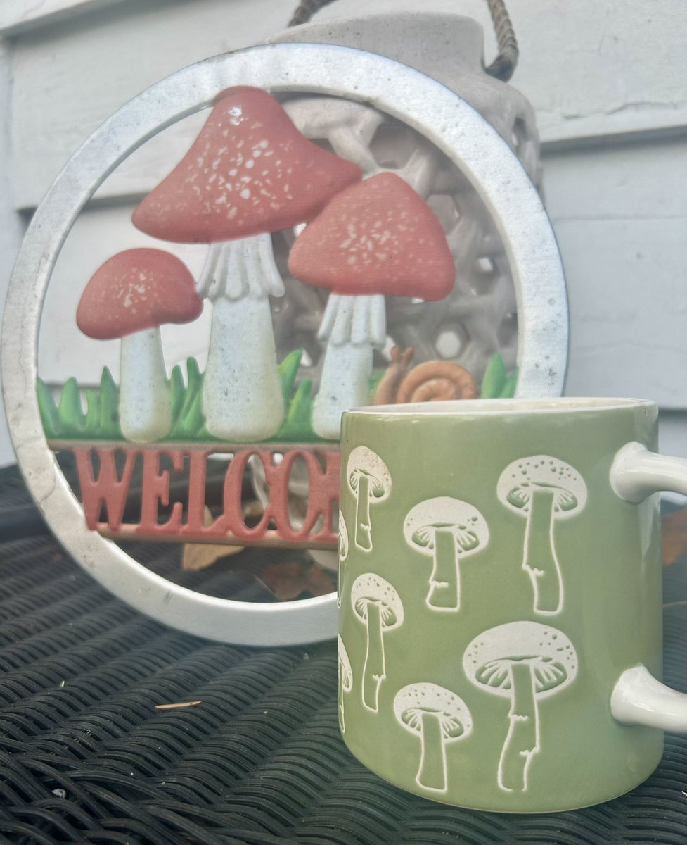 Essau1969's tweet image. #SundayFunday #Coffee first ☕️ “Don’t let your Monday ruin your Sunday” LFG!!!! 👀💫🥾💚